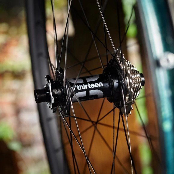 Roata Spate E*Thirteen Grappler Aluminiu Downhill 27.5" Prindere Disc 6 Gauri Roata Spate E*Thirteen Grappler Aluminiu Downhill 27.5" Prindere Disc 6 Gauri