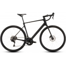 BICICLETA CUBE ATTAIN C:62 RACE BLACKLINE 2026